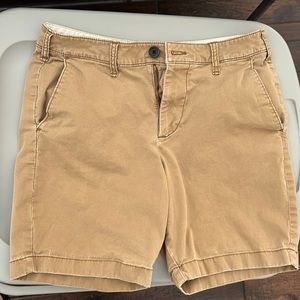 Hollister Mens 30” waist khaki shorts with 7” inseam